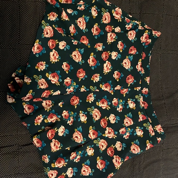 Forever 21 size medium shorts - Picture 2 of 3